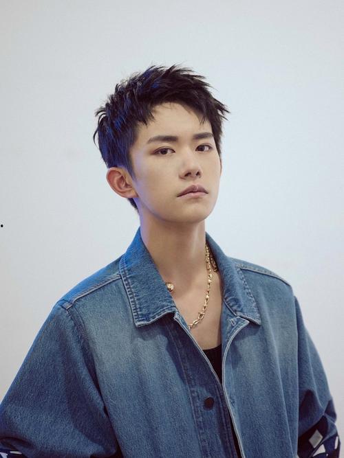 易烊圈内爆料是什么,揭秘明星幕后故事